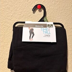 Time and Tru Black Ankle Length Maternity Legging